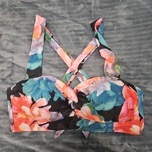 NWT! Cupshe Floral Cross Back Bikini Top!